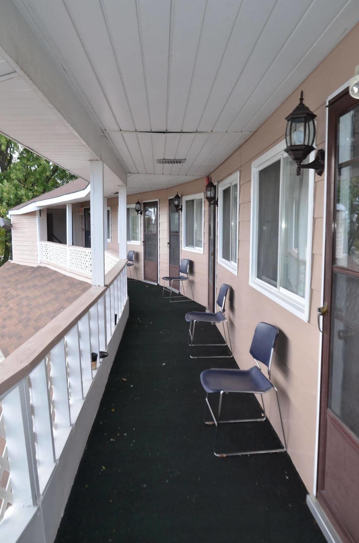 Aquarius Motel 2*